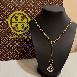 NEW✨Pendant with Tory Burch Round charm/ medallion